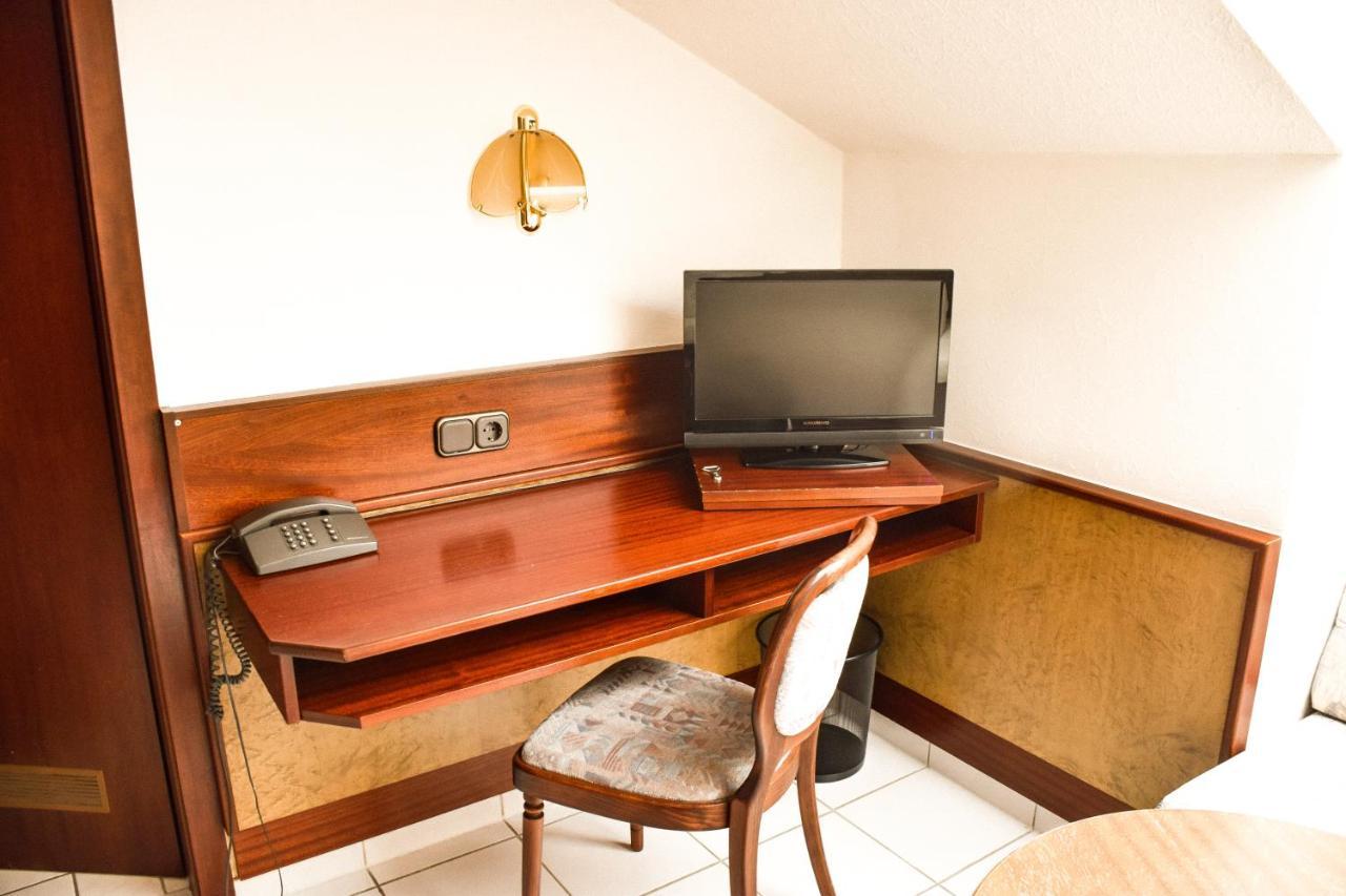 Hotel Bergwiesen - Zimmer Mit Balkon Oder Terasse Lohr 外观 照片