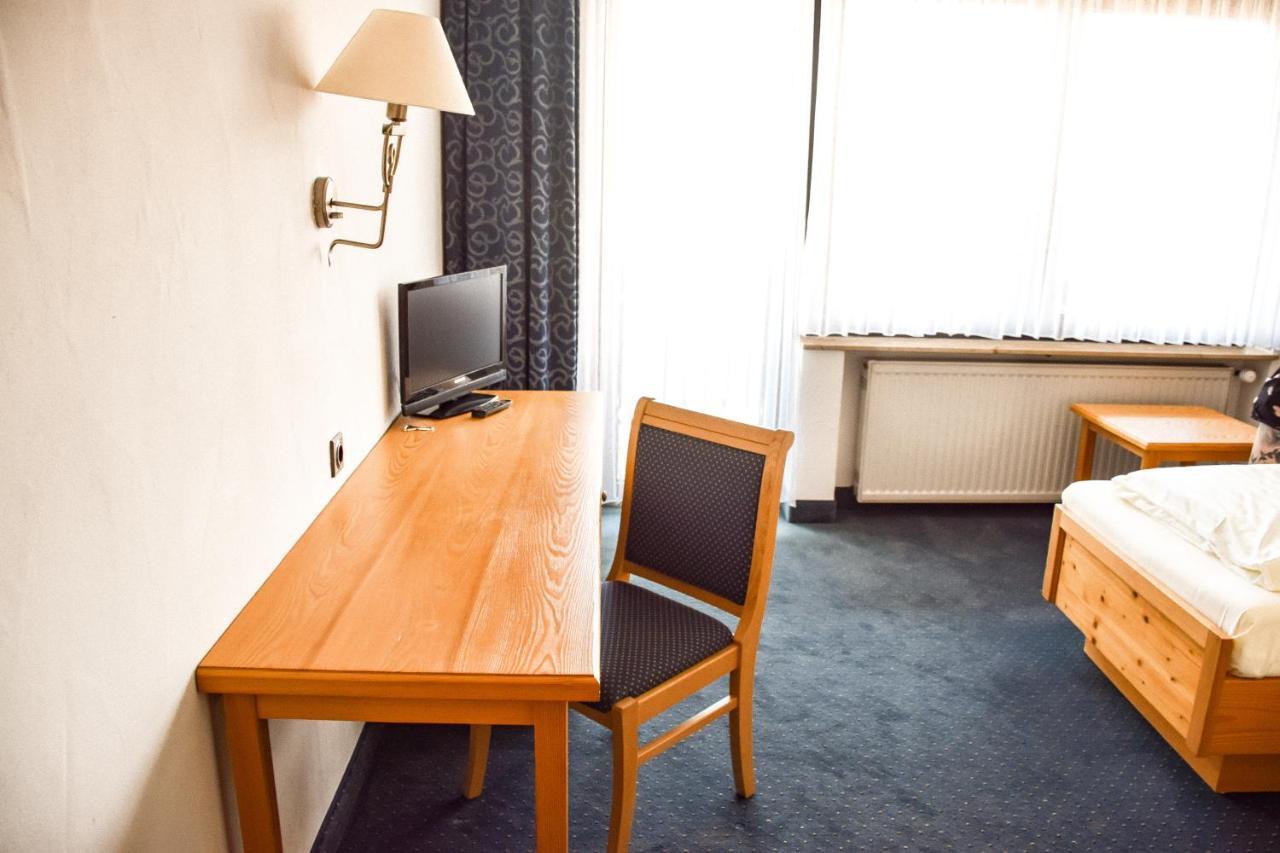 Hotel Bergwiesen - Zimmer Mit Balkon Oder Terasse Lohr 外观 照片