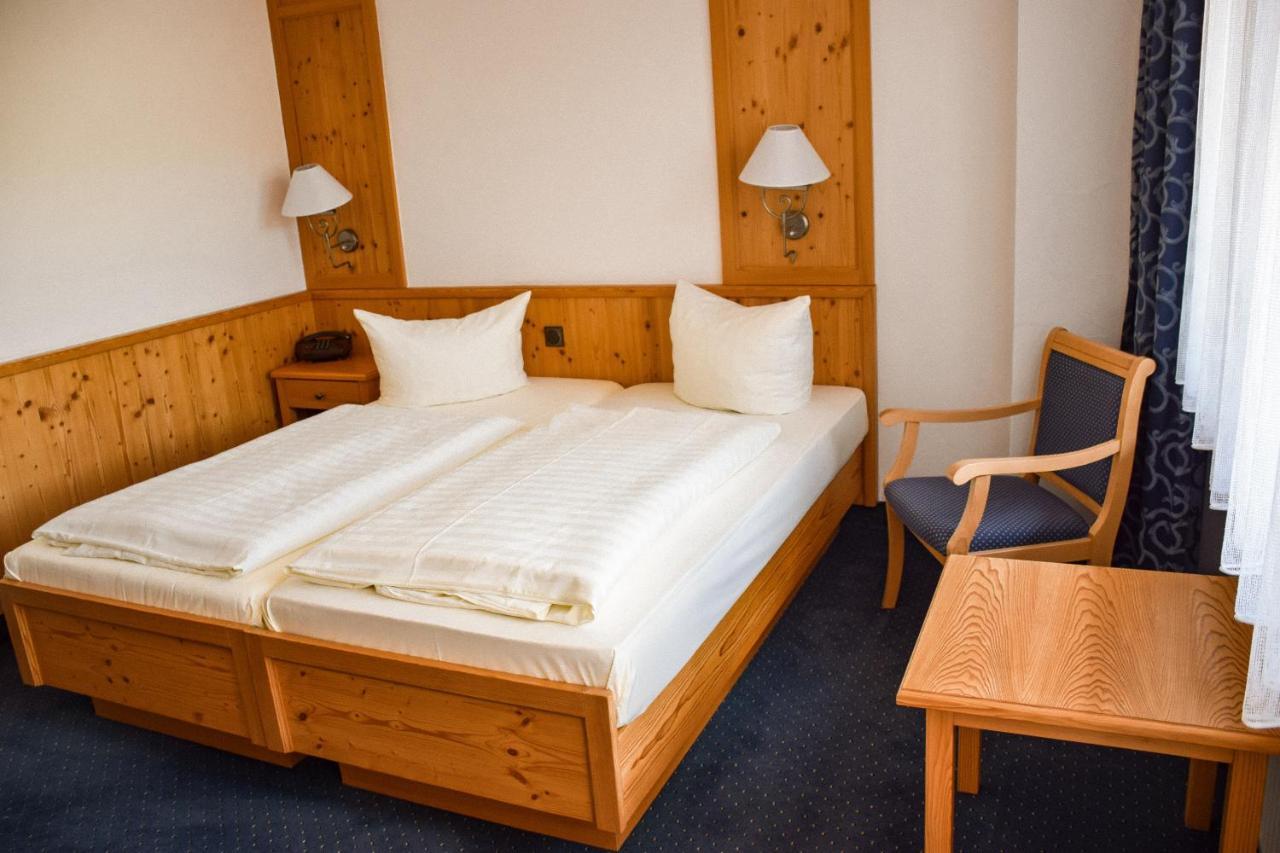 Hotel Bergwiesen - Zimmer Mit Balkon Oder Terasse Lohr 外观 照片