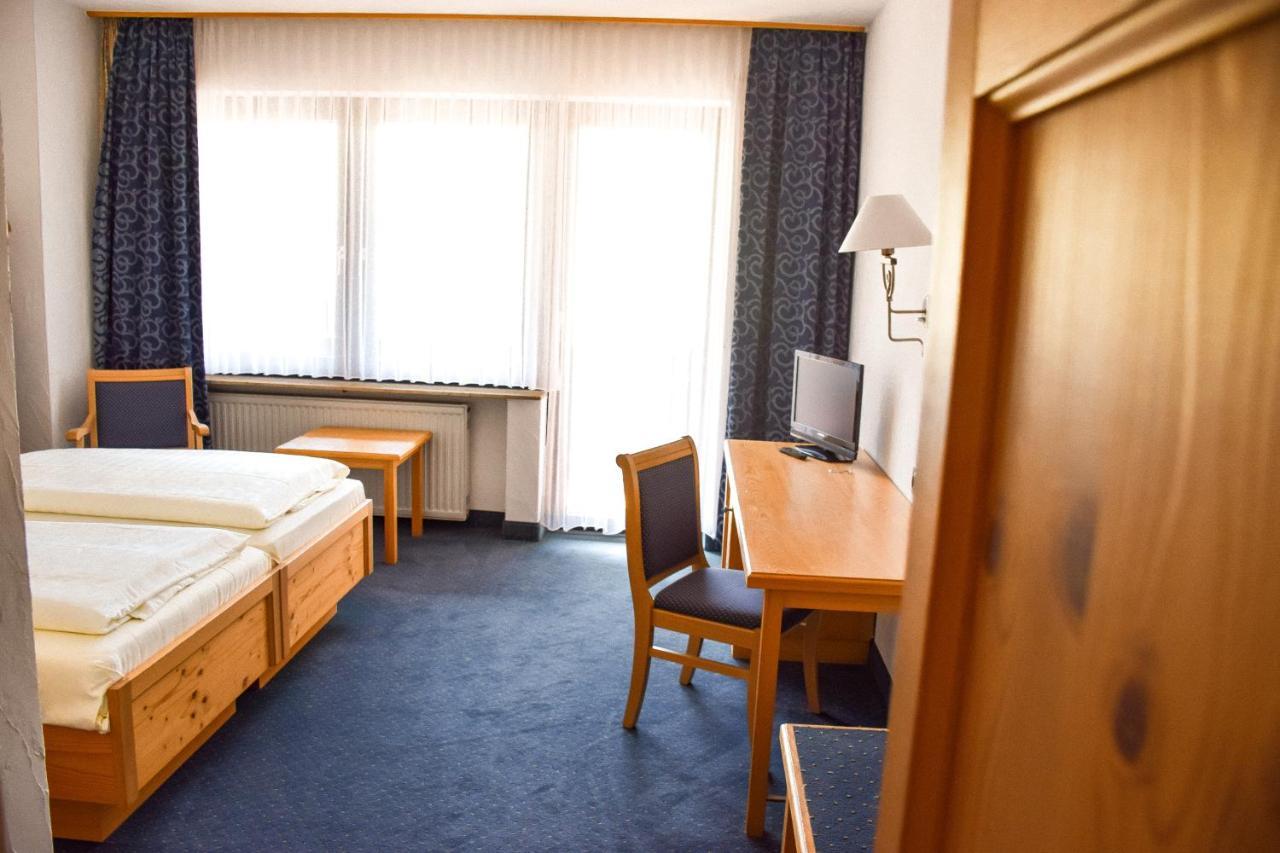 Hotel Bergwiesen - Zimmer Mit Balkon Oder Terasse Lohr 外观 照片